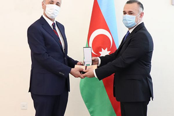 Medical workers awarded according to the relevant decrees of President Ilham Aliyev have received their honors - 6