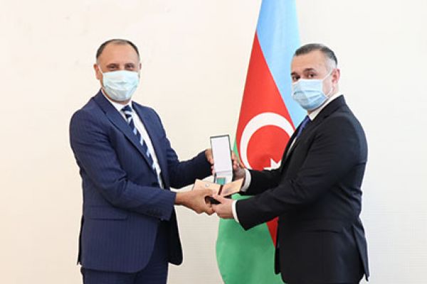 Medical workers awarded according to the relevant decrees of President Ilham Aliyev have received their honors - 2
